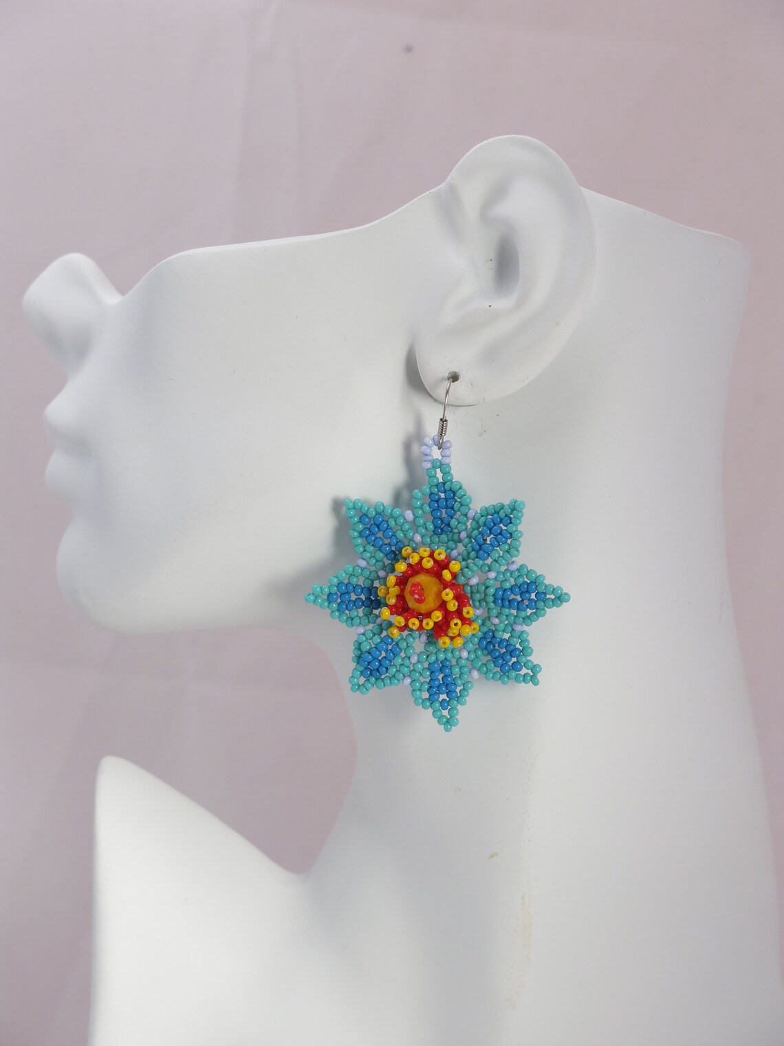 Handmade Huichol Floral Seed Bead Dangle Earrings – Vibrant Mexican Artistry - Image 3